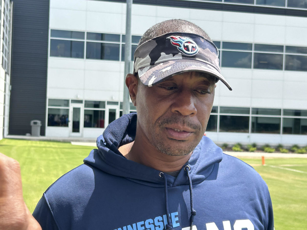 Titans WR coach Rob Moore